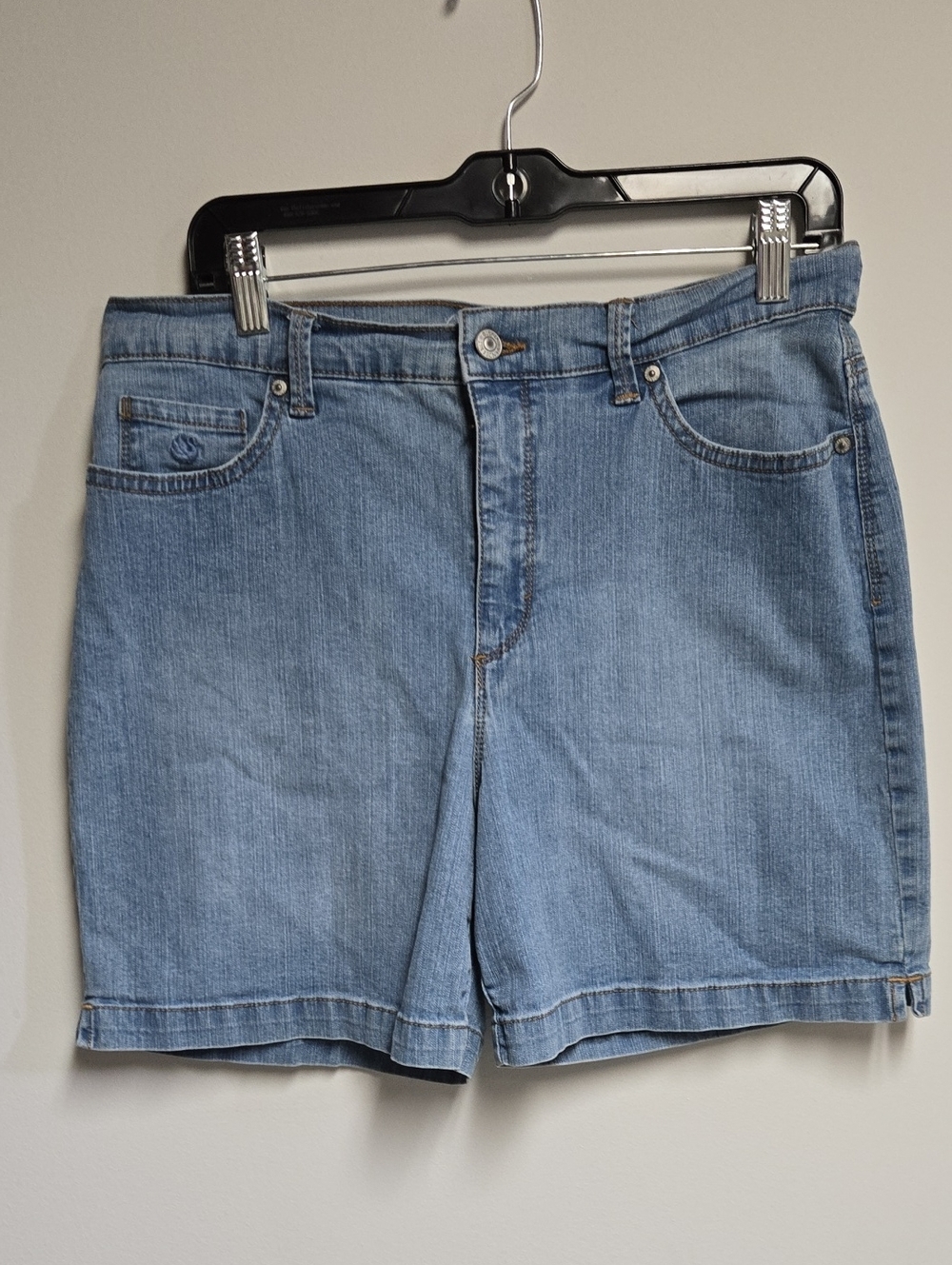 Gloria Vanderbilt Light Blue Denim Jean Shorts